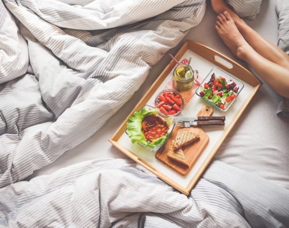God morgenmad på sengen