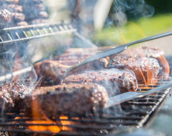Hakkebøffer godt stegt på grillen